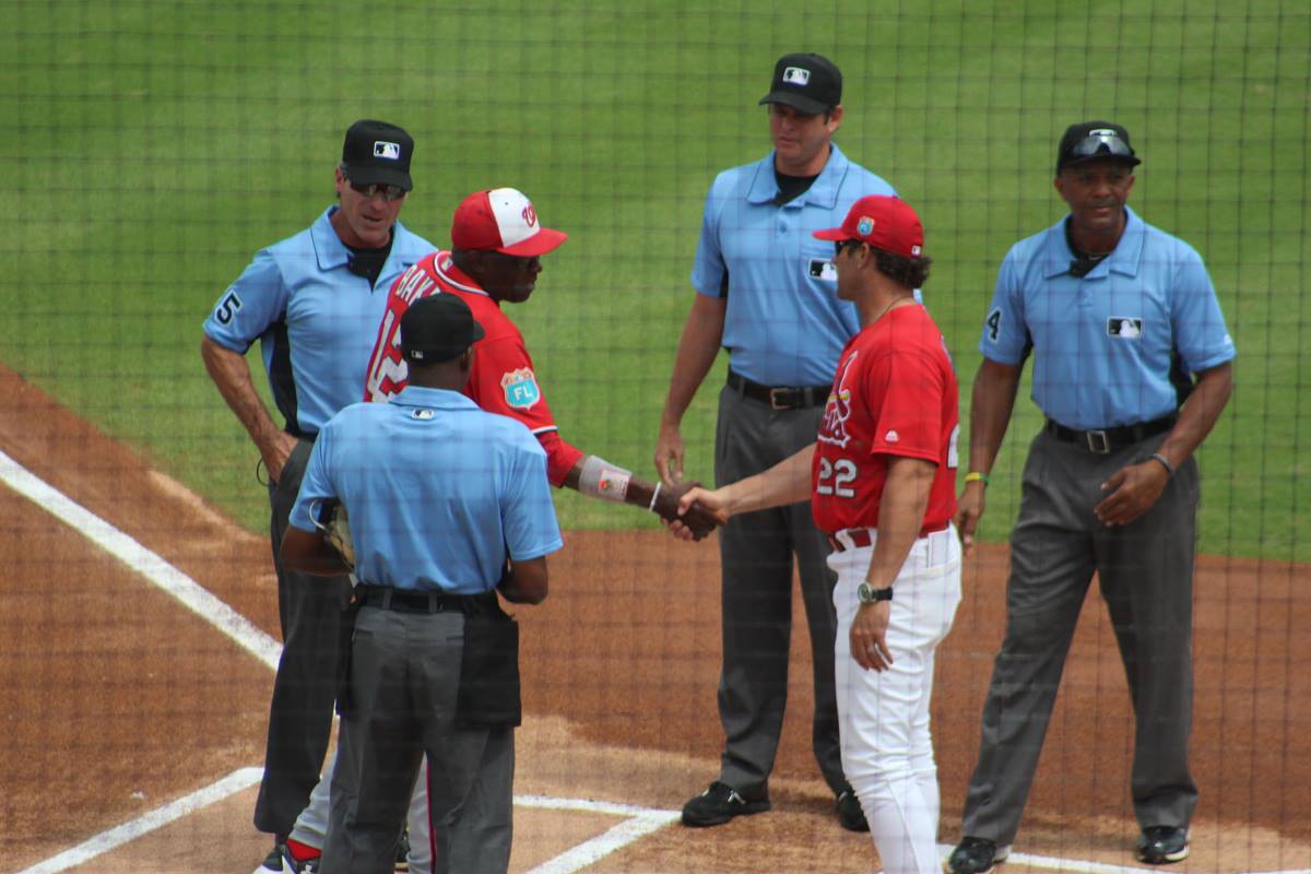 mike matheny shaking hands with Dusty Baker