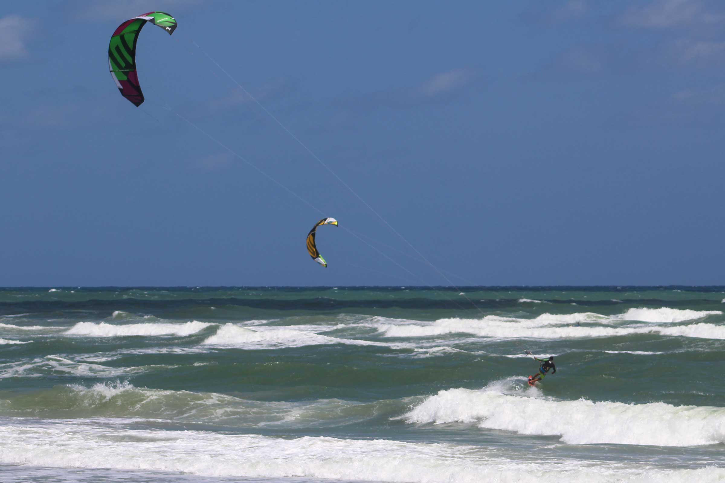 Dimitri Maramenides shredding it today in his Epic Kites Jupiter, FL 1